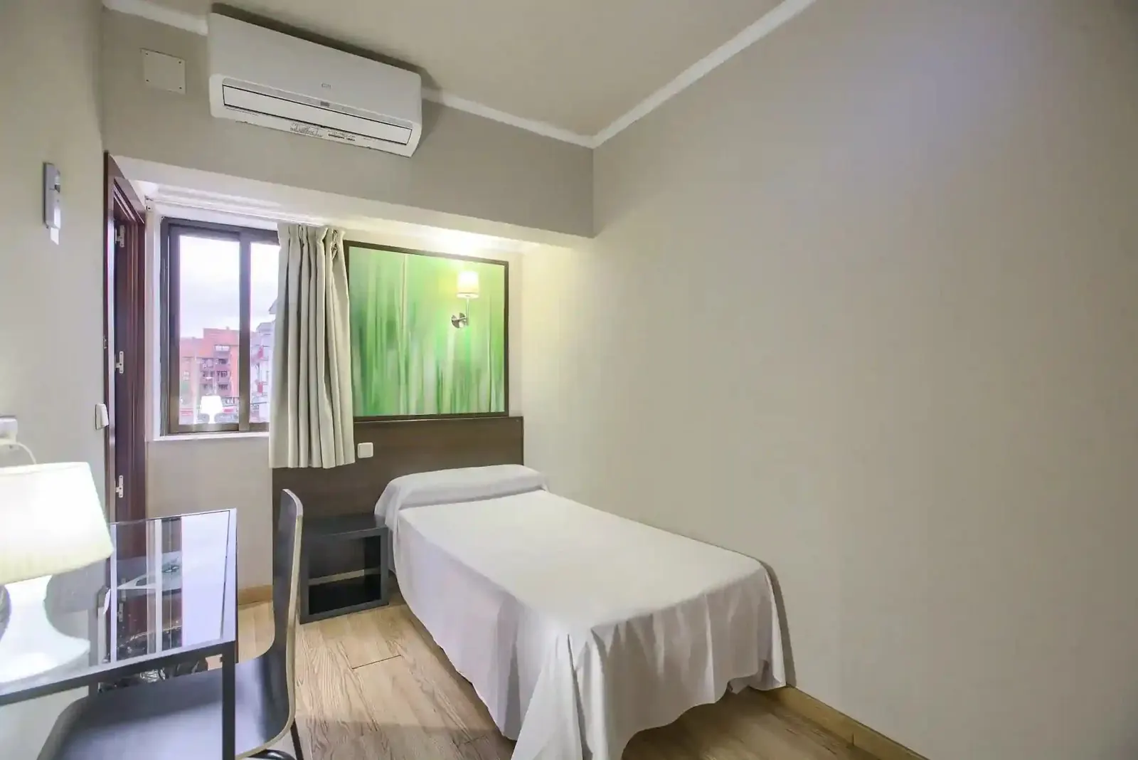 Habitación individual con cama de 1,05 y escritorio - Hotel Castilla Fuenlabrada
