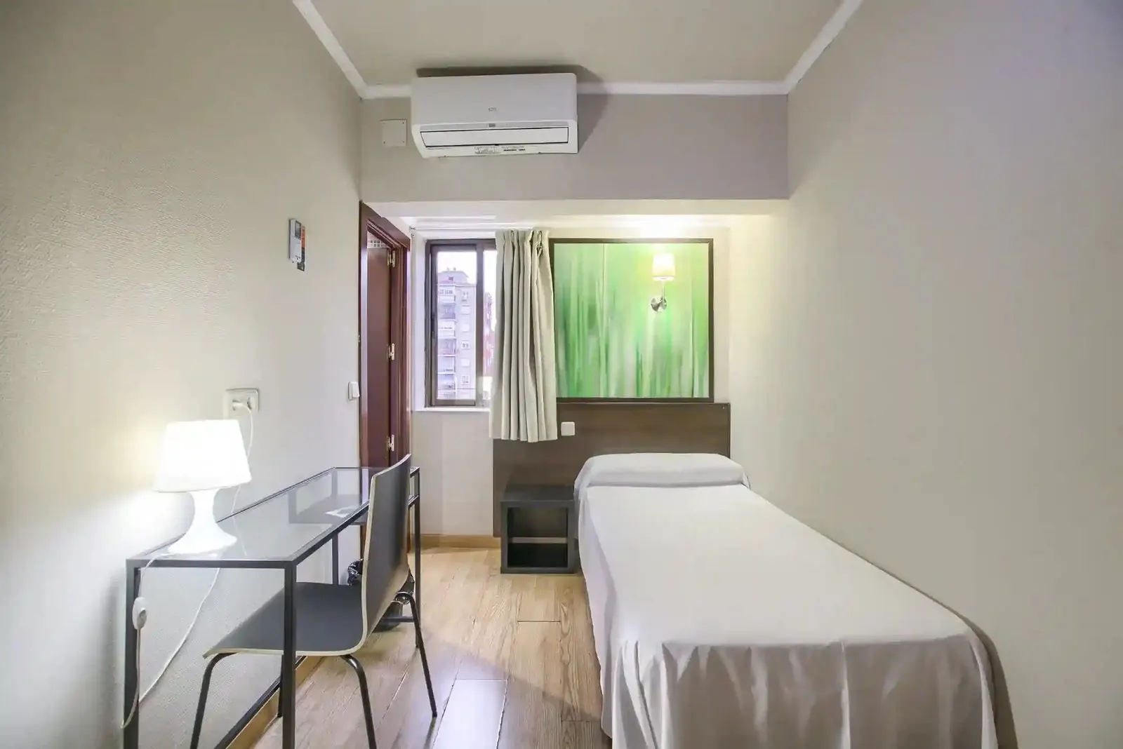 Habitación individual, vista desde la puerta - Hotel Castilla Fuenlabrada