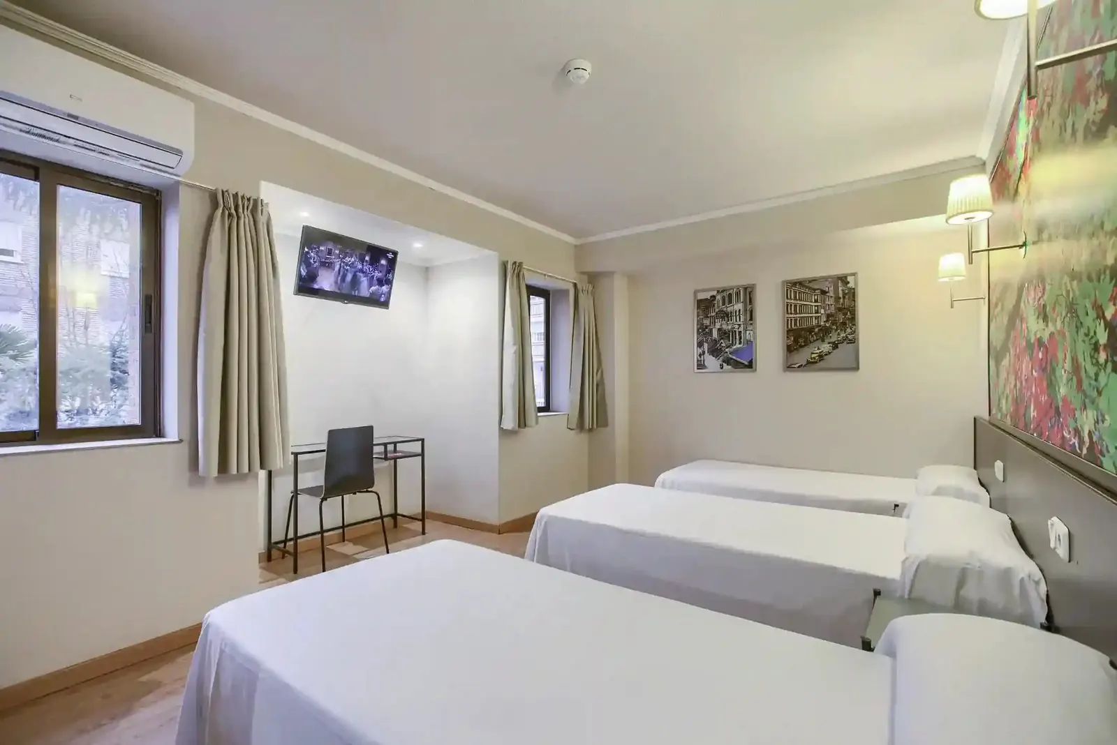 Habitación triple, vista desde la entrada - Hotel Castilla Fuenlabrada